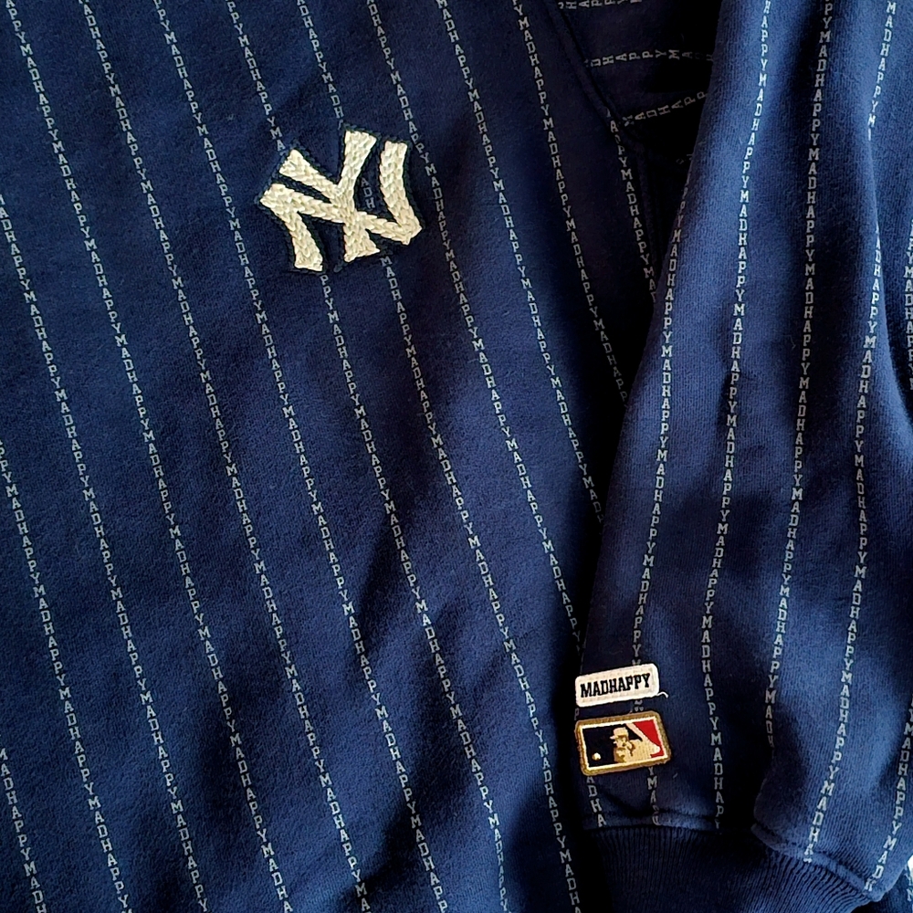 New MADHAPPY New York Yankees Crewneck Sweatshirt - XS - Picture 4 of 7